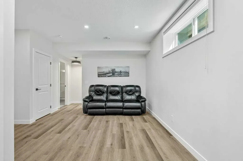 8 Bergamot Street Okotoks AB T1S 5R9