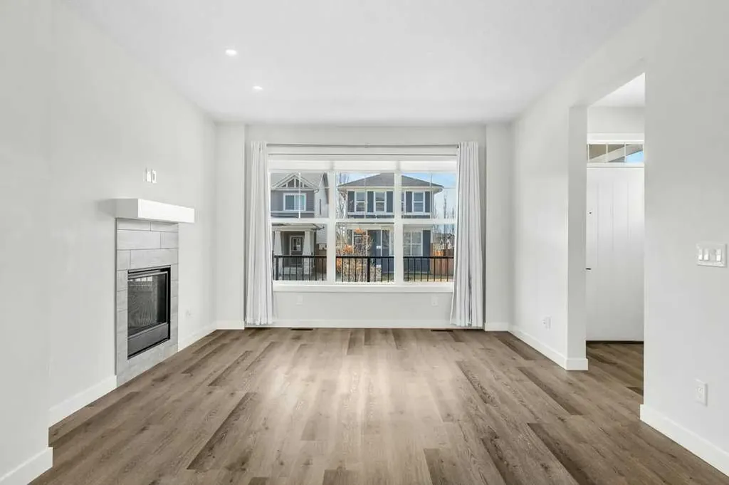 8 Bergamot Street Okotoks AB T1S 5R9