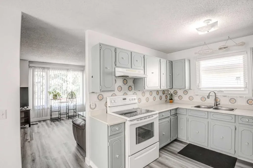 184 Erin Croft Crescent SE Calgary AB T2B 2V1