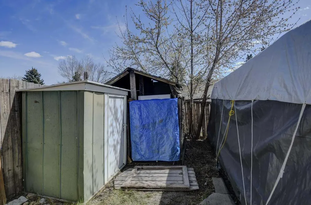184 Erin Croft Crescent SE Calgary AB T2B 2V1