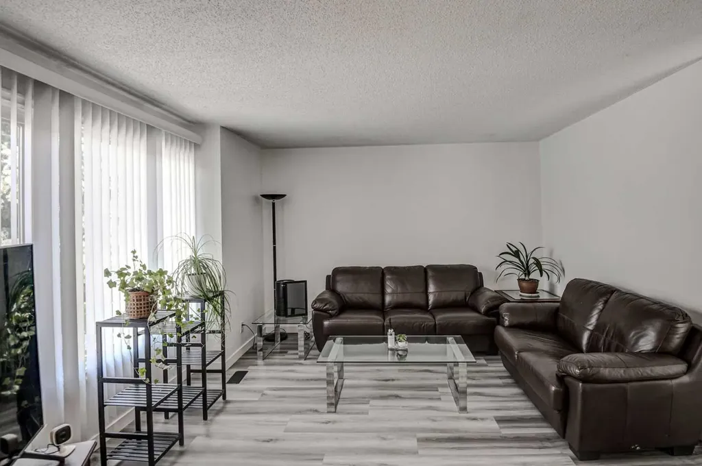 184 Erin Croft Crescent SE Calgary AB T2B 2V1