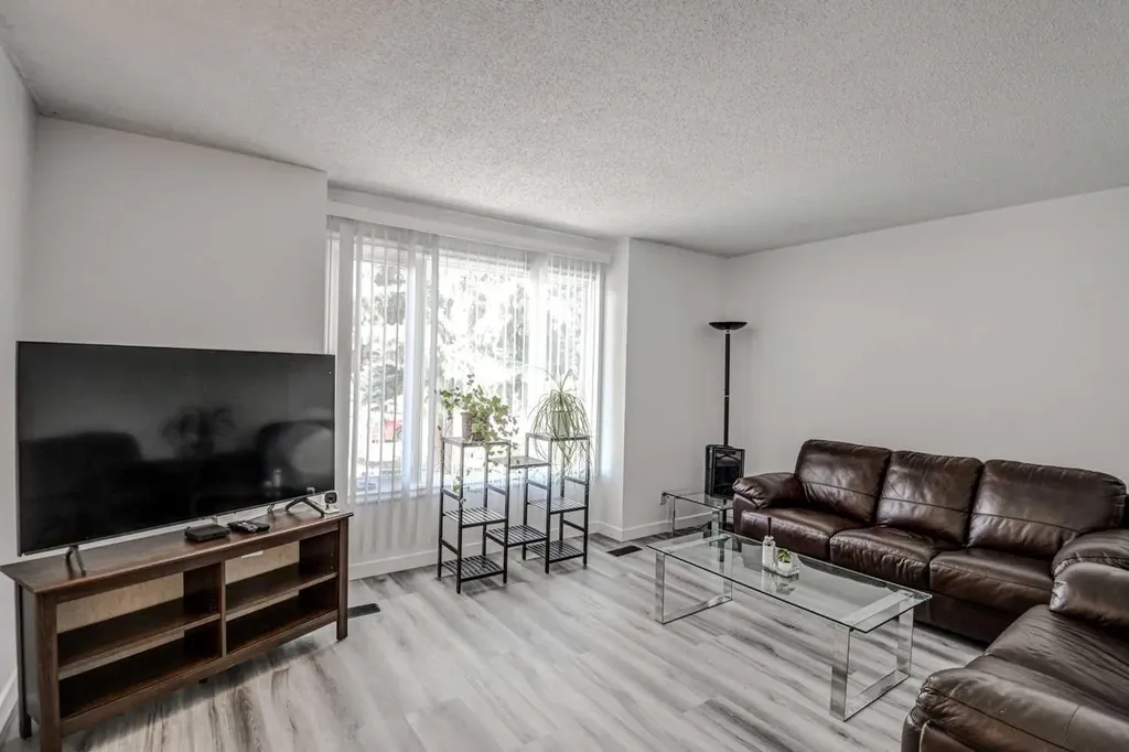 184 Erin Croft Crescent SE Calgary AB T2B 2V1