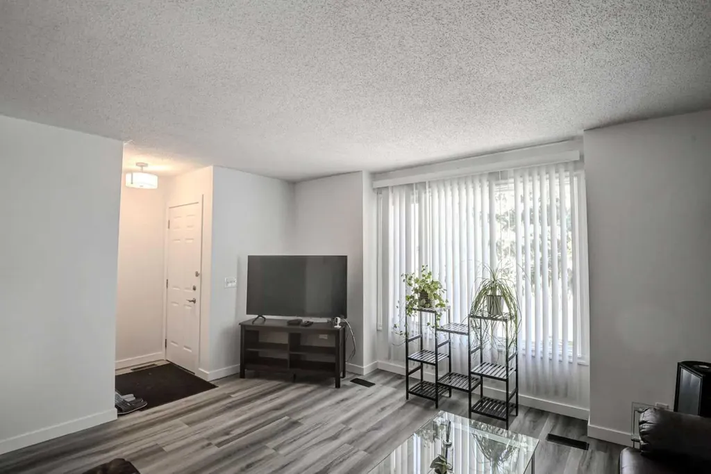 184 Erin Croft Crescent SE Calgary AB T2B 2V1