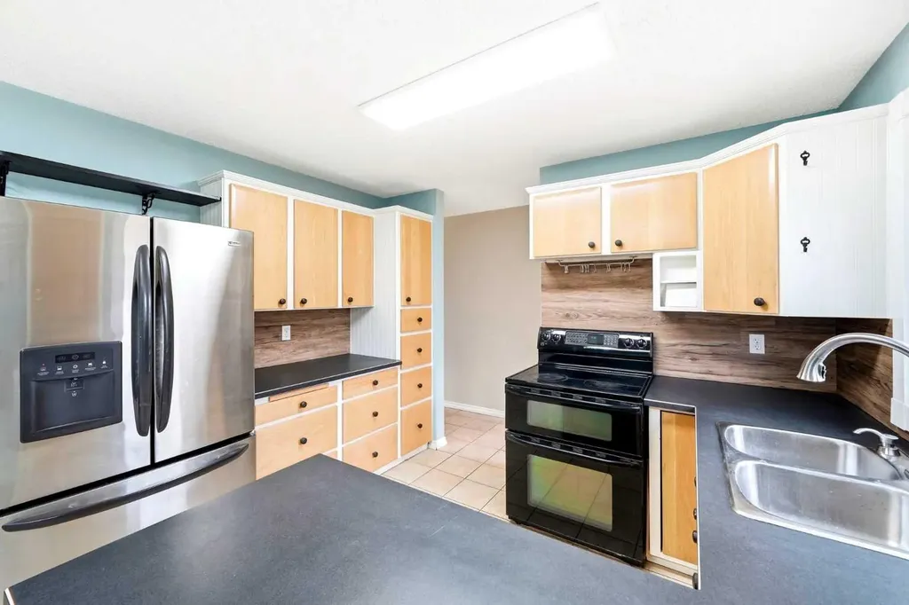 103 Thorson Crescent Okotoks AB T1S 1C8