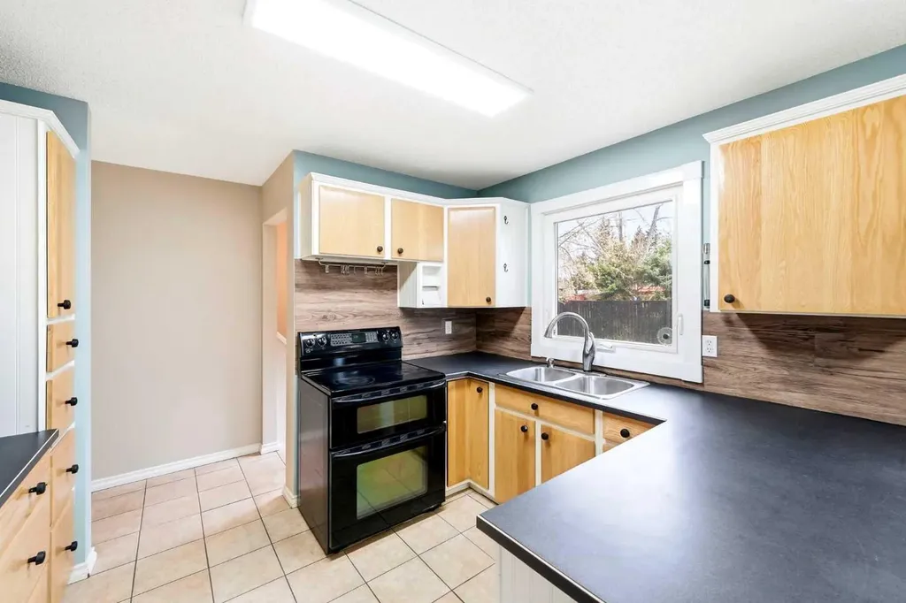 103 Thorson Crescent Okotoks AB T1S 1C8