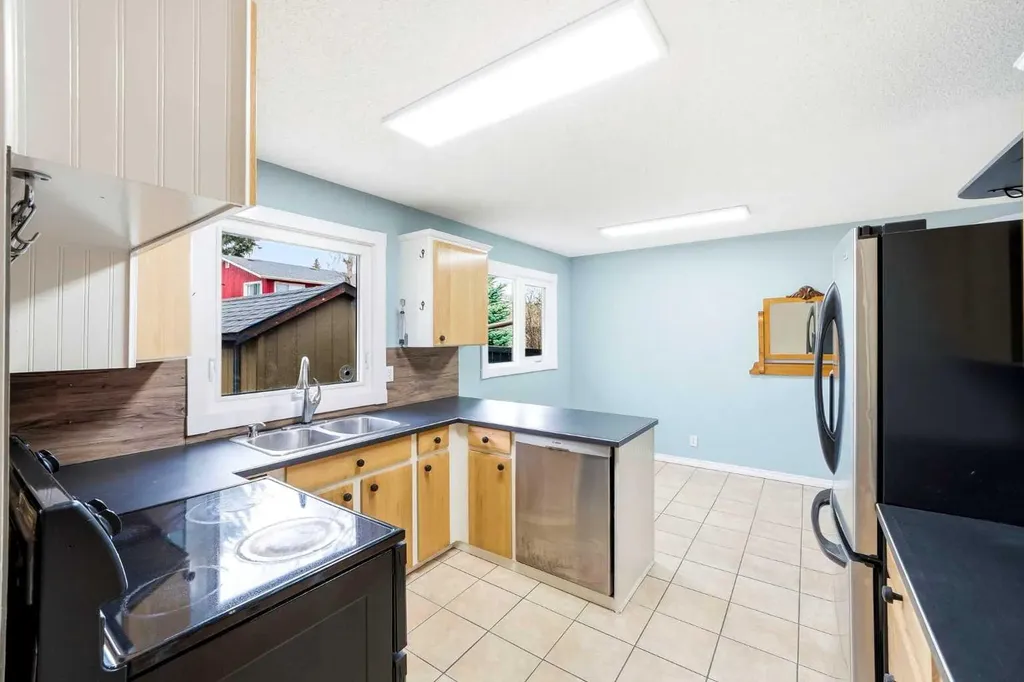 103 Thorson Crescent Okotoks AB T1S 1C8