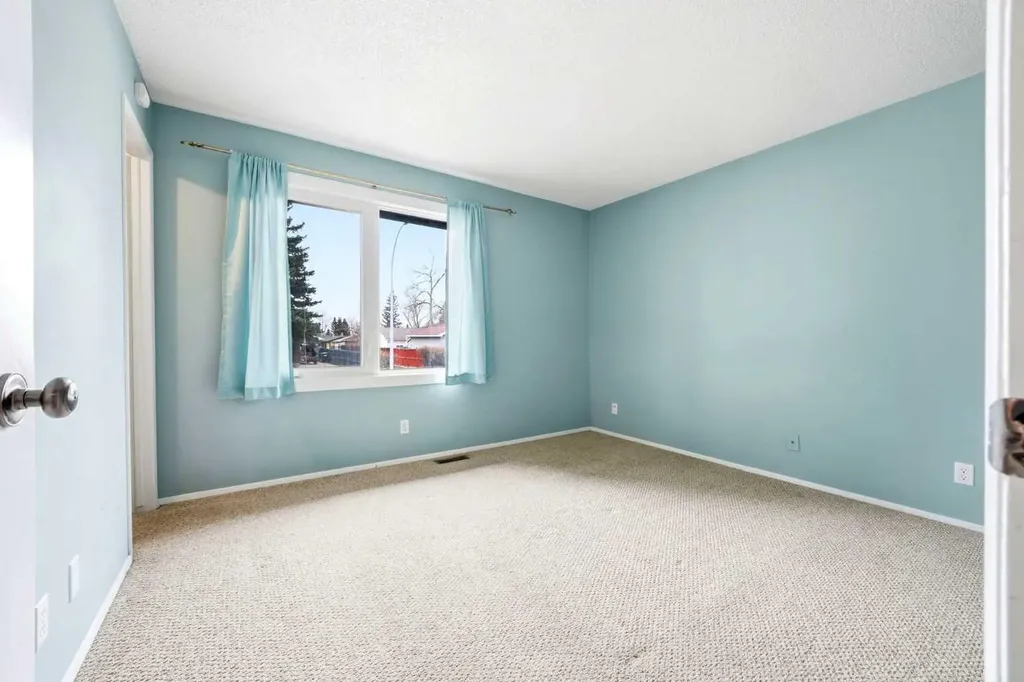 103 Thorson Crescent Okotoks AB T1S 1C8