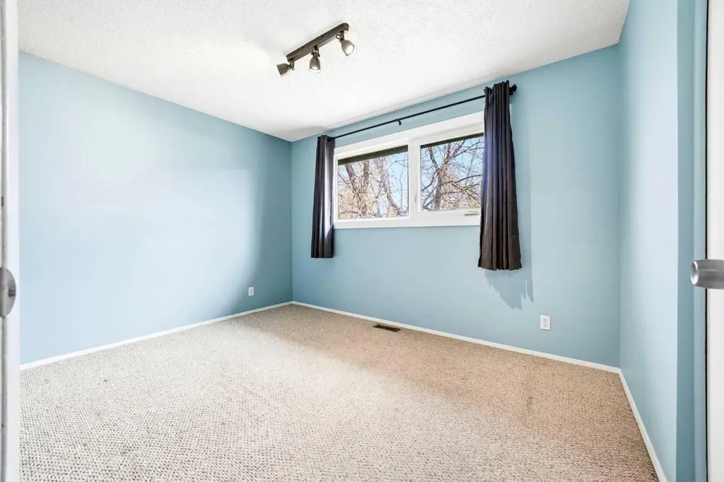 103 Thorson Crescent Okotoks AB T1S 1C8
