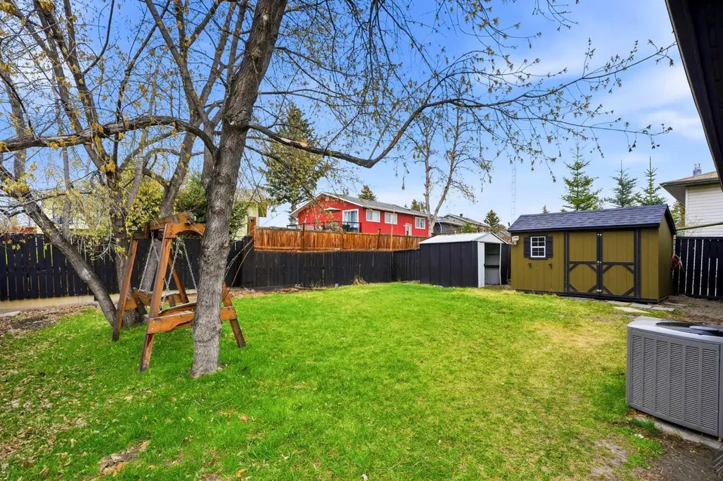 103 Thorson Crescent Okotoks AB T1S 1C8