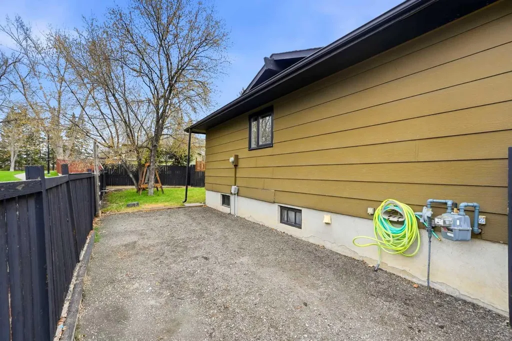 103 Thorson Crescent Okotoks AB T1S 1C8