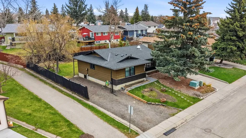 103 Thorson Crescent Okotoks AB T1S 1C8