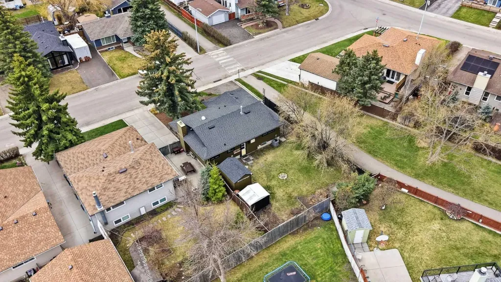 103 Thorson Crescent Okotoks AB T1S 1C8