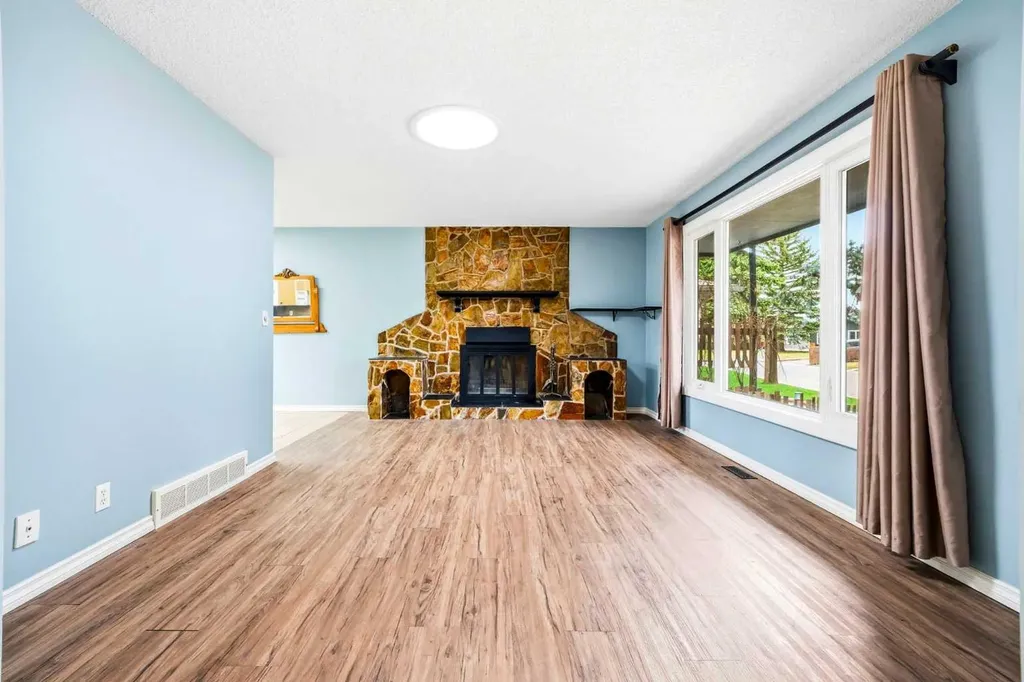 103 Thorson Crescent Okotoks AB T1S 1C8