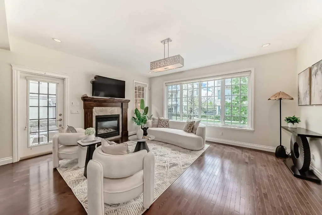60 Hong Kong Road SW Calgary AB T3E7B6