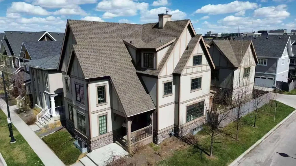 60 Hong Kong Road SW Calgary AB T3E7B6