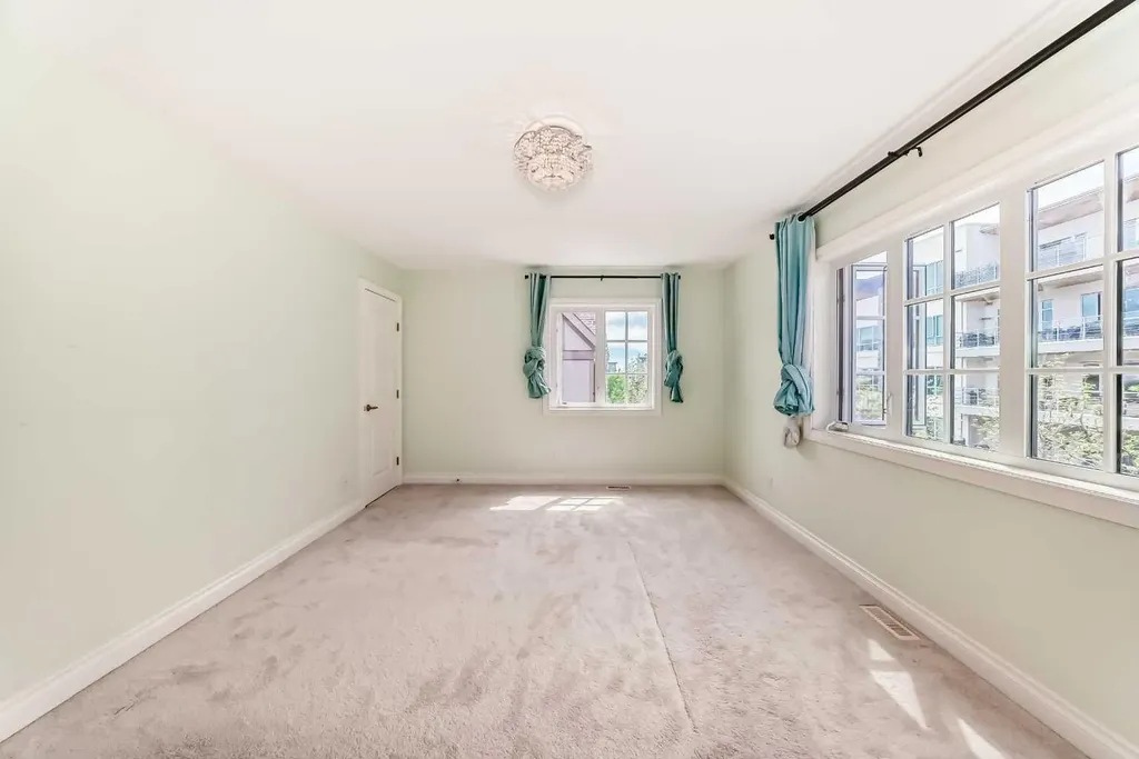 60 Hong Kong Road SW Calgary AB T3E7B6