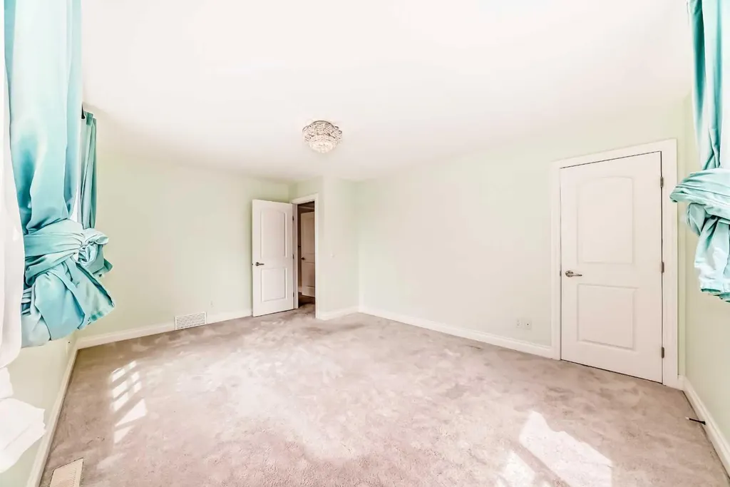 60 Hong Kong Road SW Calgary AB T3E7B6