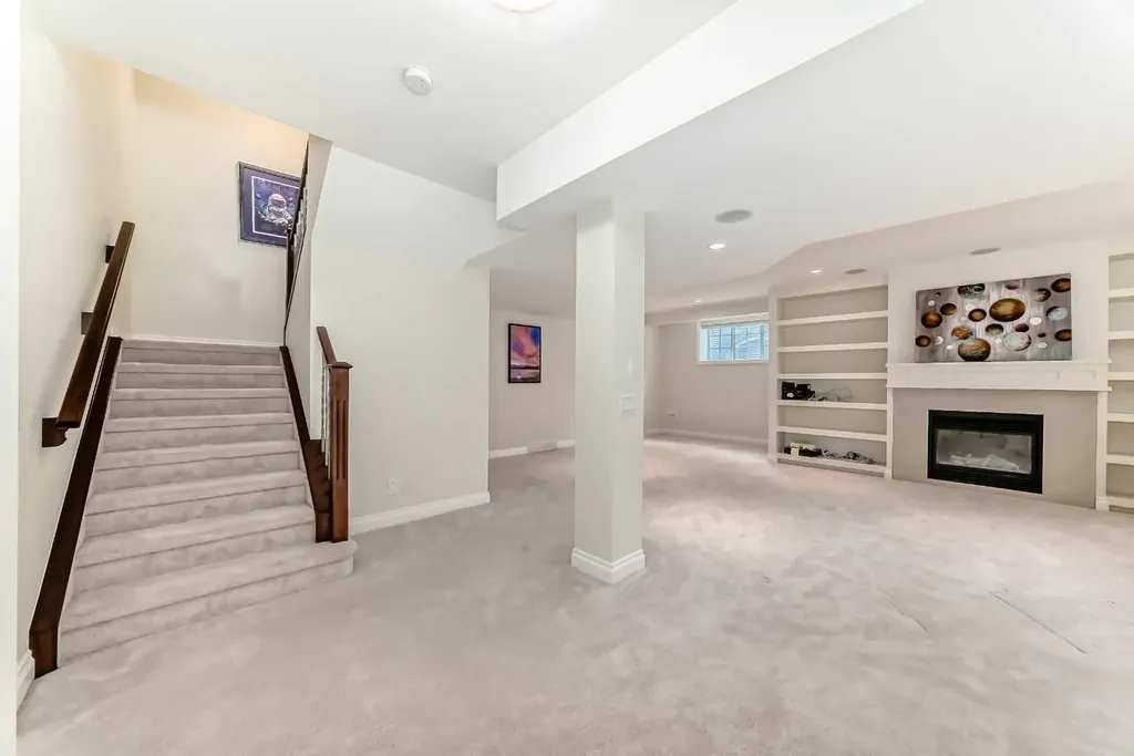 60 Hong Kong Road SW Calgary AB T3E7B6