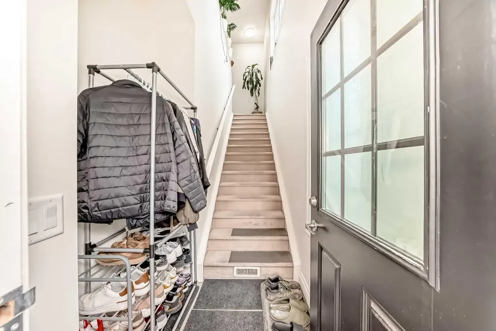 60 Hong Kong Road SW Calgary AB T3E7B6