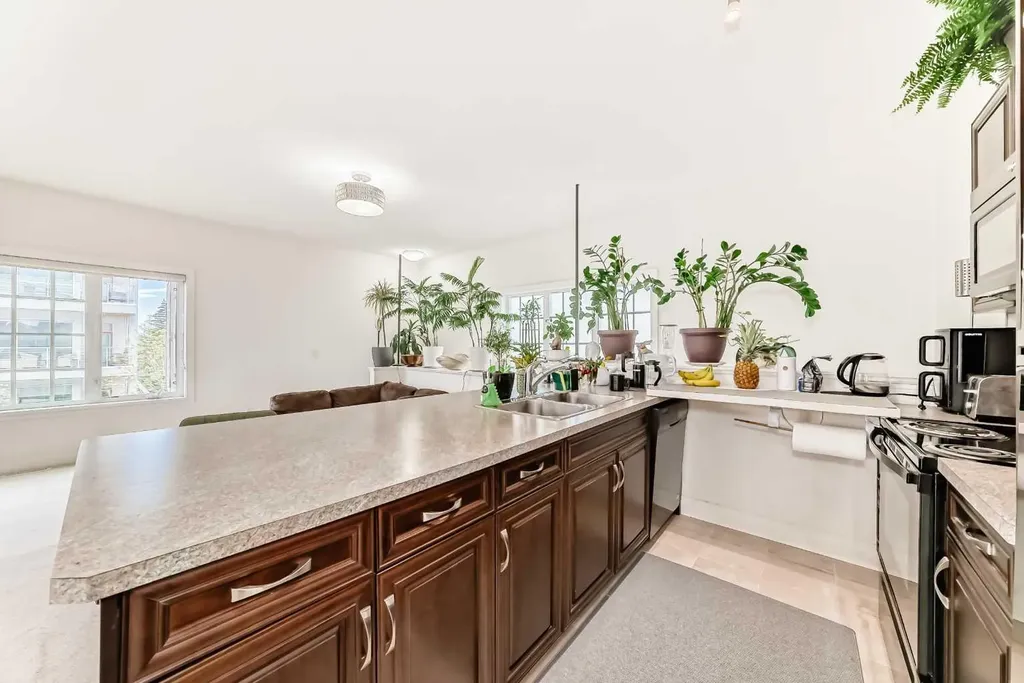 60 Hong Kong Road SW Calgary AB T3E7B6