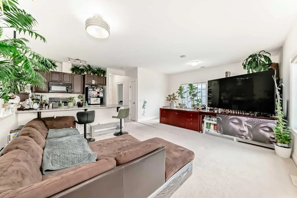 60 Hong Kong Road SW Calgary AB T3E7B6
