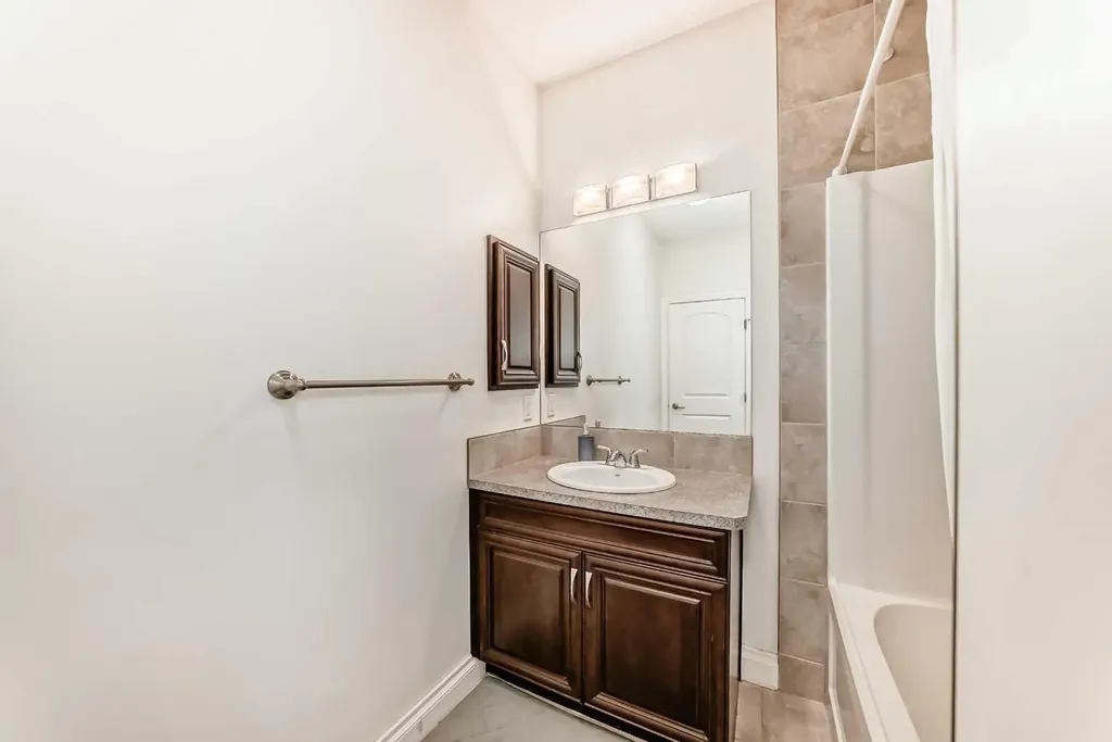 60 Hong Kong Road SW Calgary AB T3E7B6