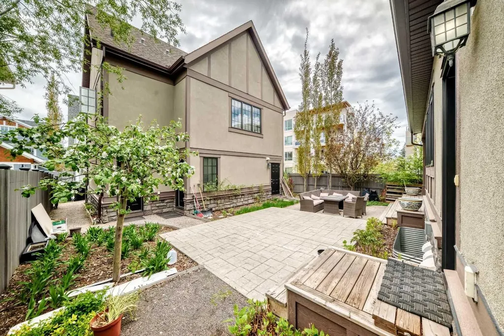 60 Hong Kong Road SW Calgary AB T3E7B6