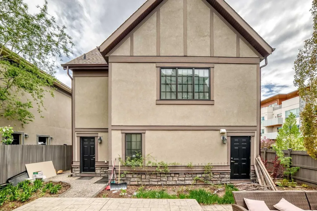 60 Hong Kong Road SW Calgary AB T3E7B6