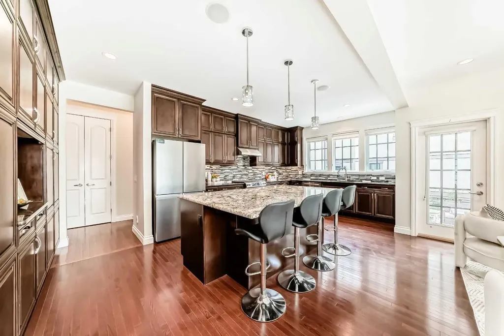 60 Hong Kong Road SW Calgary AB T3E7B6