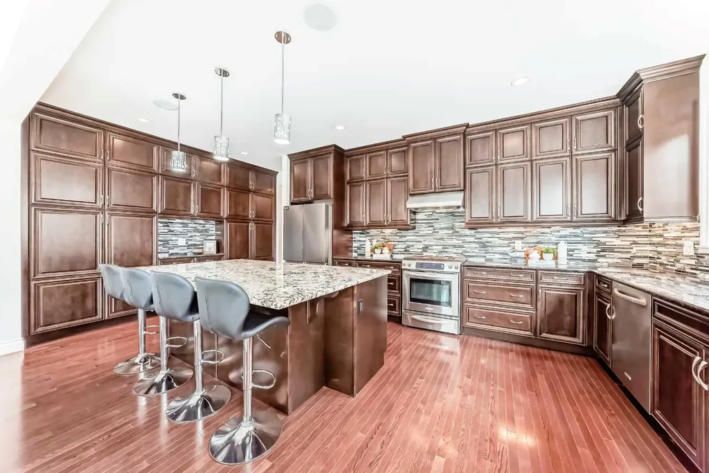 60 Hong Kong Road SW Calgary AB T3E7B6