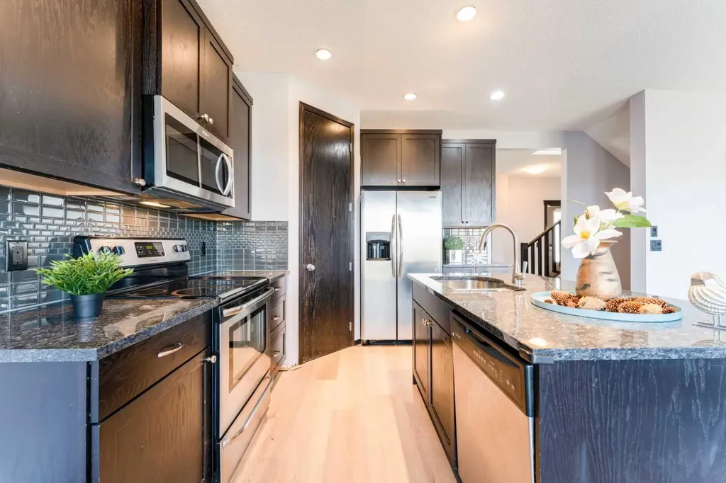 277 Panora Way NW Calgary AB T3K 0T9