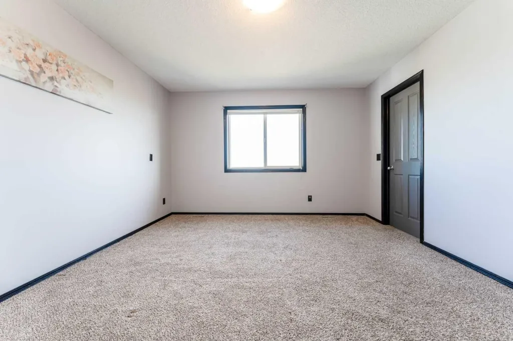 277 Panora Way NW Calgary AB T3K 0T9