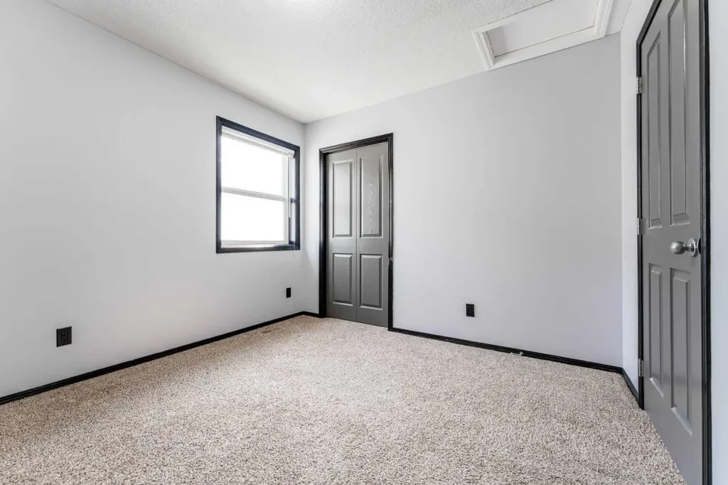 277 Panora Way NW Calgary AB T3K 0T9