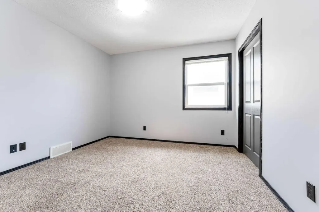 277 Panora Way NW Calgary AB T3K 0T9
