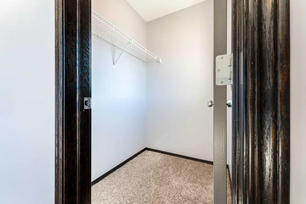 277 Panora Way NW Calgary AB T3K 0T9