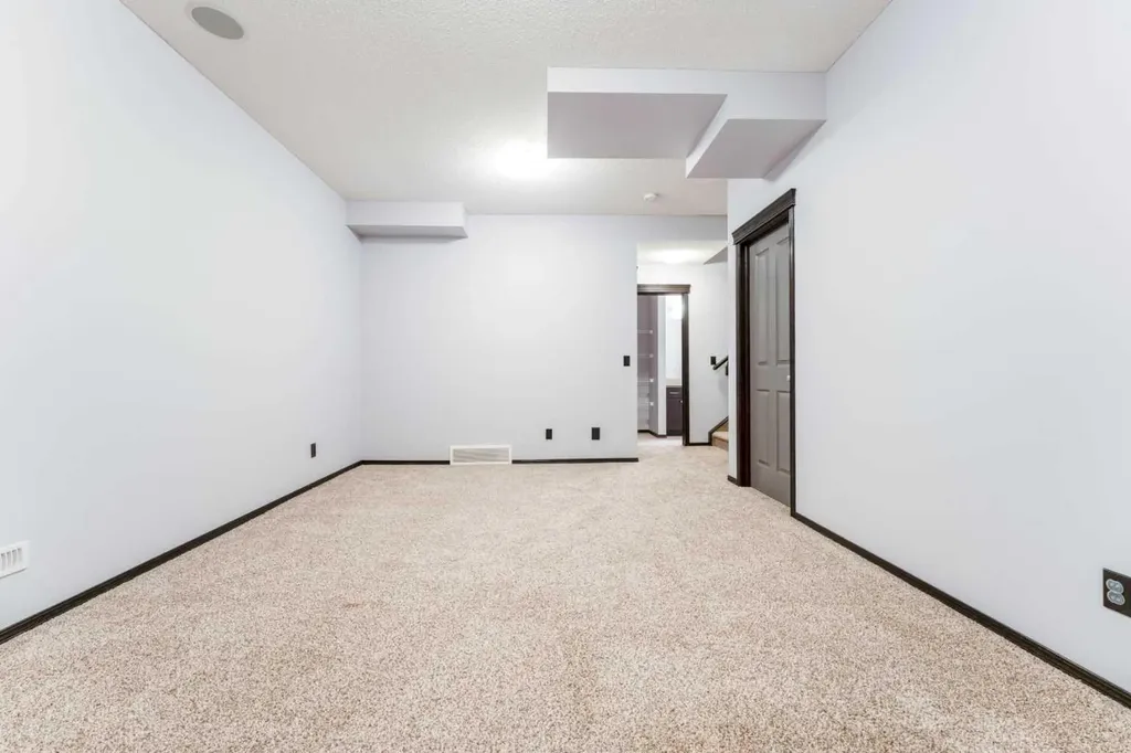 277 Panora Way NW Calgary AB T3K 0T9