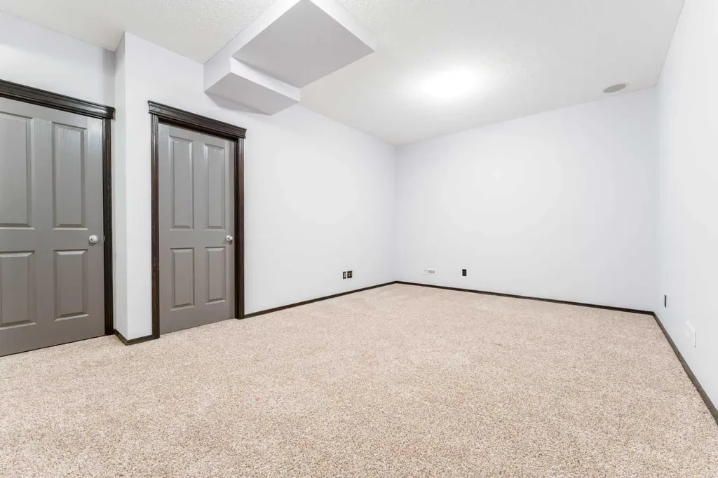 277 Panora Way NW Calgary AB T3K 0T9