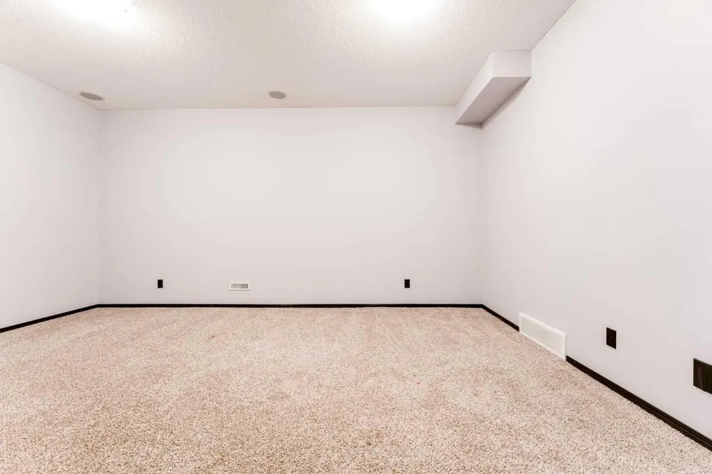 277 Panora Way NW Calgary AB T3K 0T9