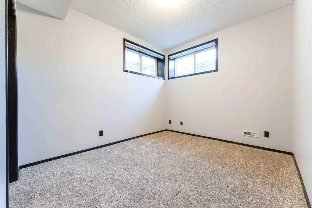 277 Panora Way NW Calgary AB T3K 0T9