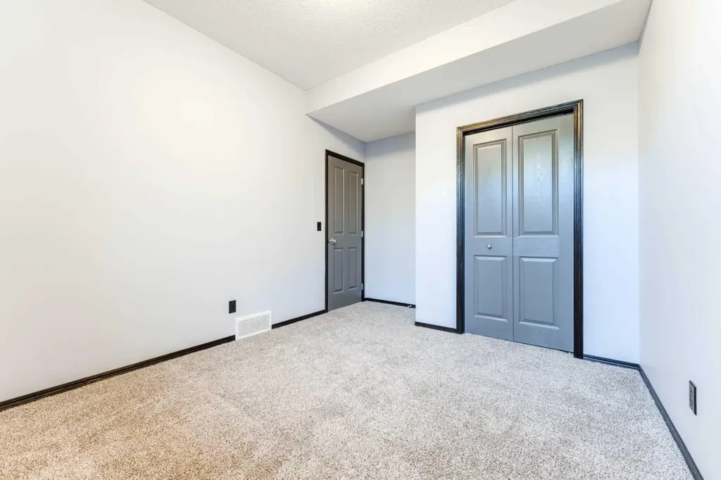 277 Panora Way NW Calgary AB T3K 0T9