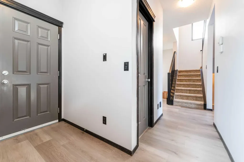 277 Panora Way NW Calgary AB T3K 0T9