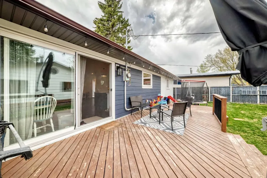 5224 19 Avenue NW Calgary AB T3B0T2
