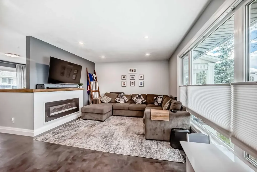 5224 19 Avenue NW Calgary AB T3B0T2