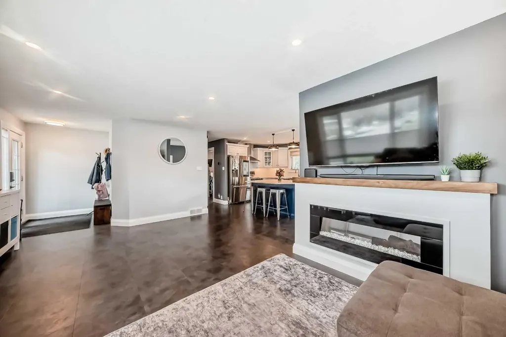 5224 19 Avenue NW Calgary AB T3B0T2