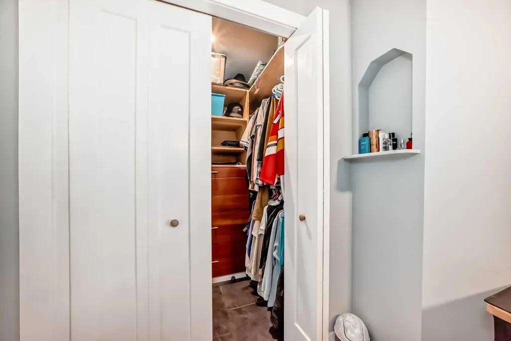 5224 19 Avenue NW Calgary AB T3B0T2