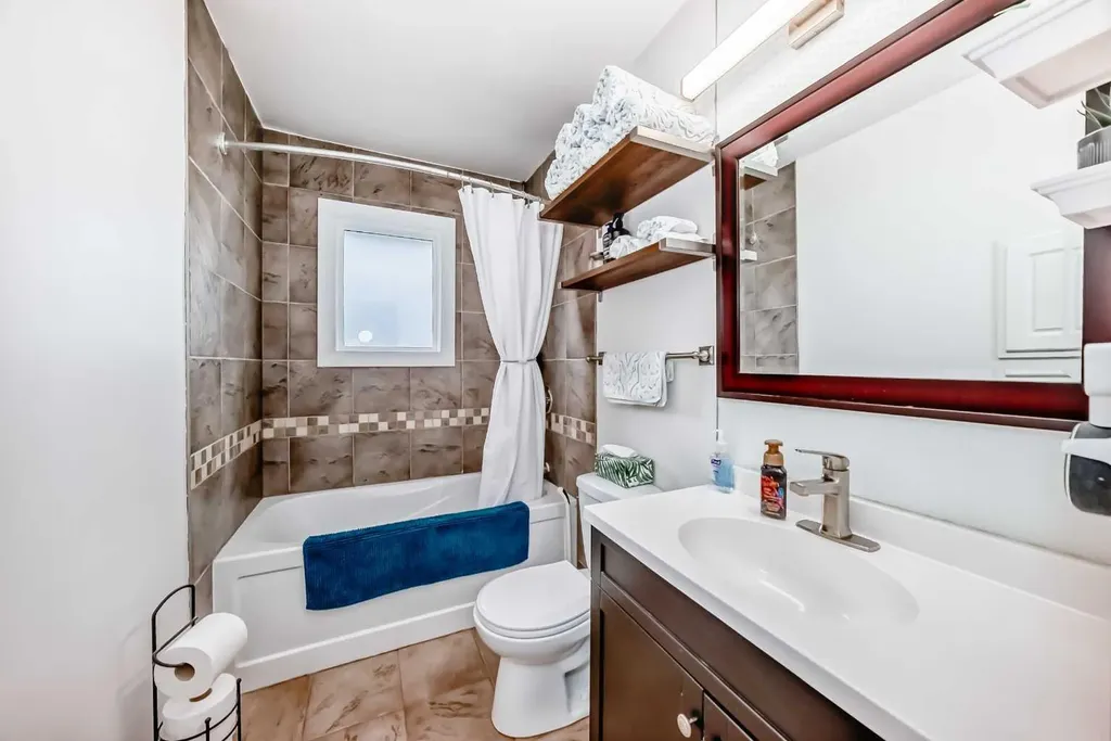 5224 19 Avenue NW Calgary AB T3B0T2