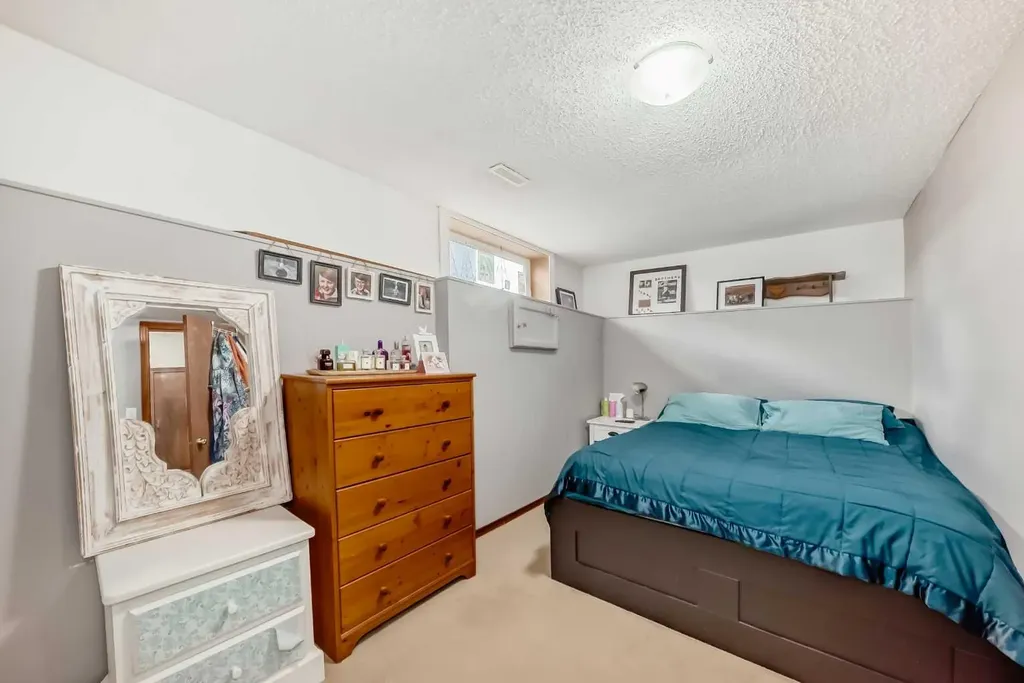 5224 19 Avenue NW Calgary AB T3B0T2