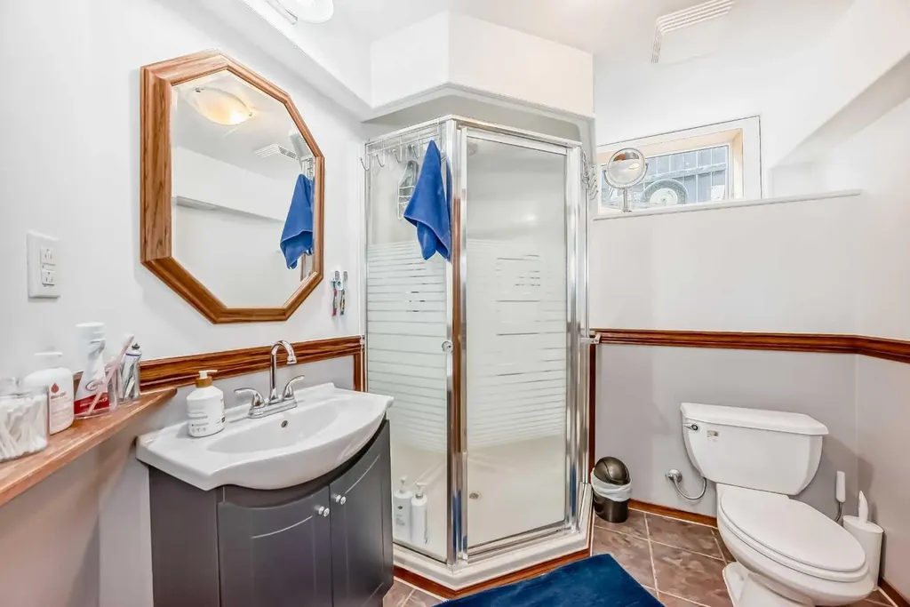 5224 19 Avenue NW Calgary AB T3B0T2