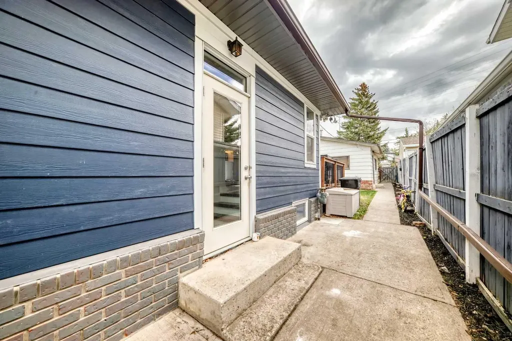 5224 19 Avenue NW Calgary AB T3B0T2