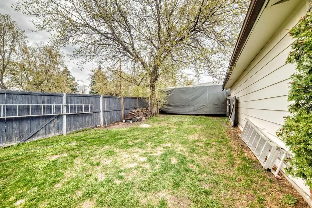 5224 19 Avenue NW Calgary AB T3B0T2